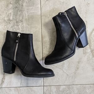 Black Vera Wang Ankle Booties in size 8M